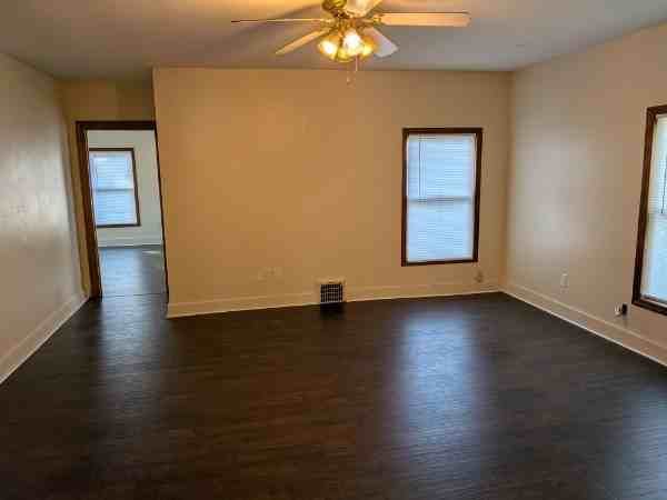 210 S Wells St #1UPPER - Photo 5 of 9