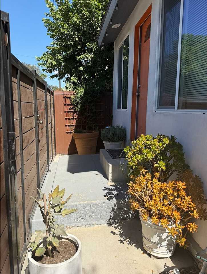 4540 Huntington Dr N #1 - Photo 4 of 10