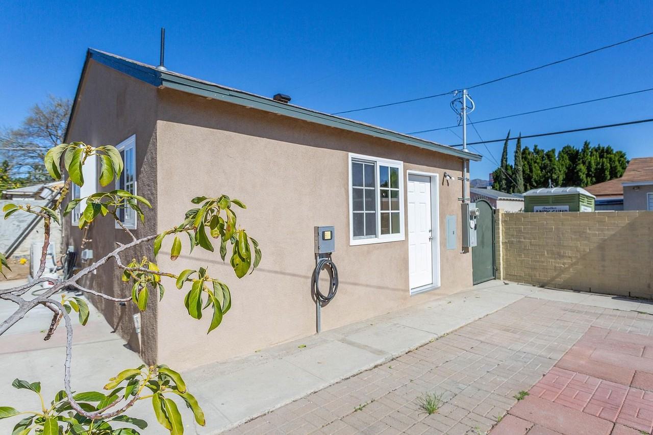 6262 Cahuenga Blvd #1 - Photo 3 of 10