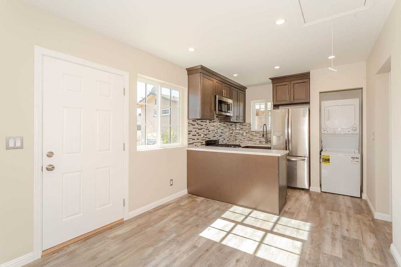 6262 Cahuenga Blvd #1 - Photo 4 of 10