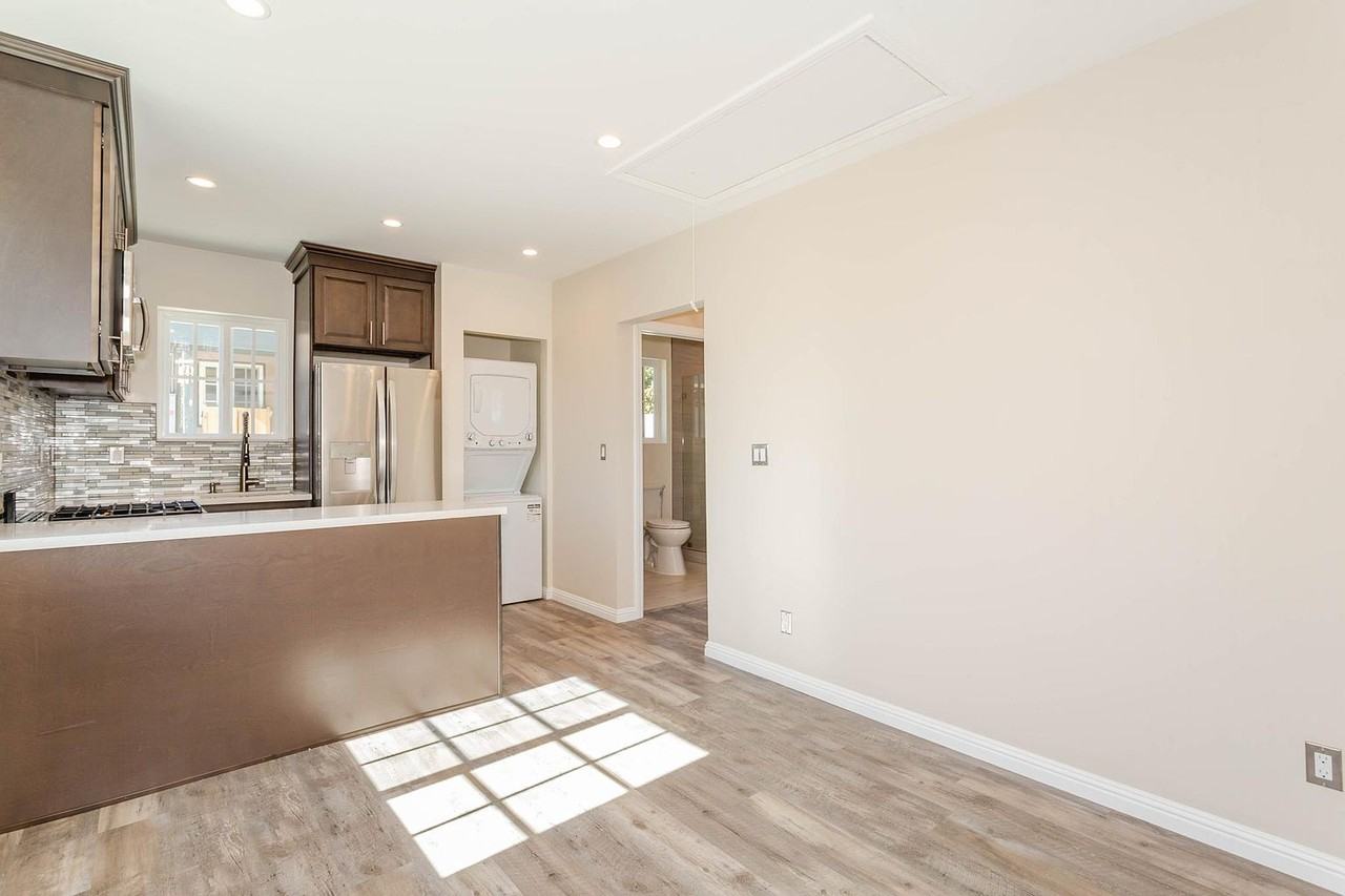 6262 Cahuenga Blvd #1 - Photo 7 of 10