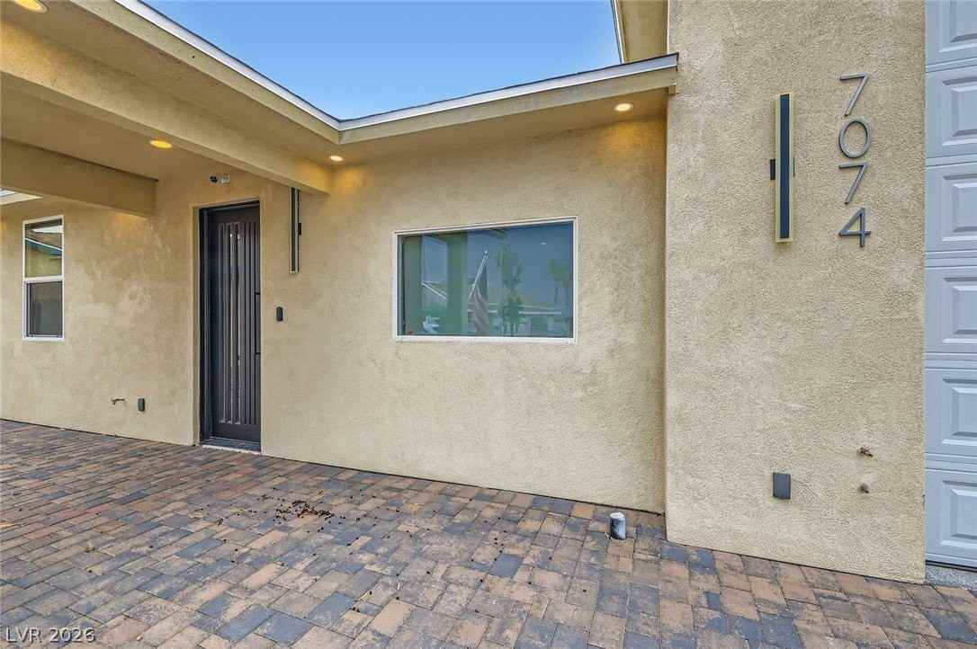 7074 Pinebrook Ct - Photo 4 of 29