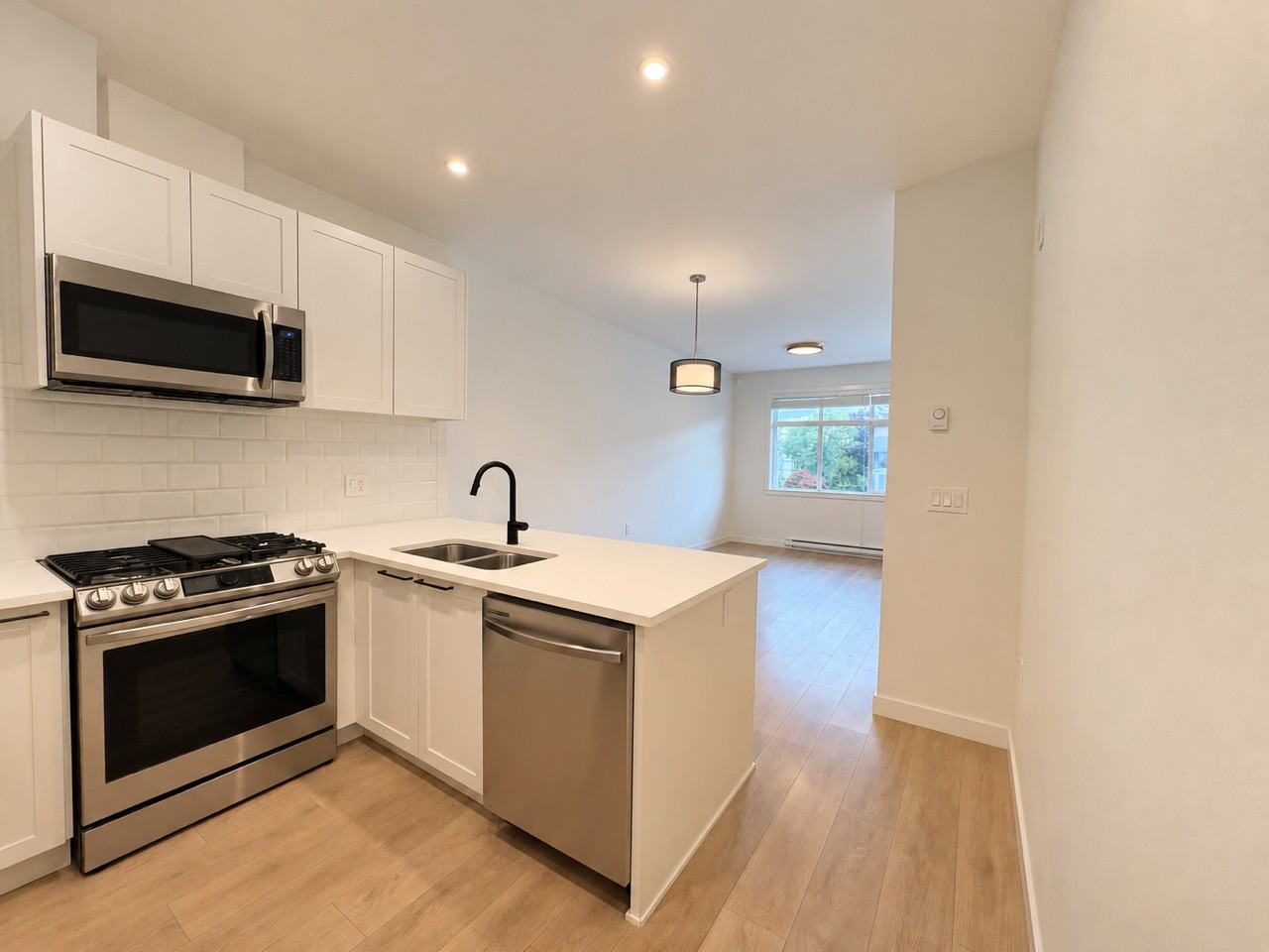 5415 Brydon Cres - Photo 3 of 20