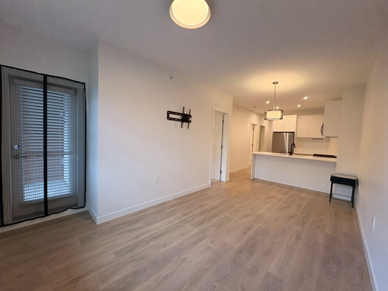 5415 Brydon Cres - Photo 4 of 20