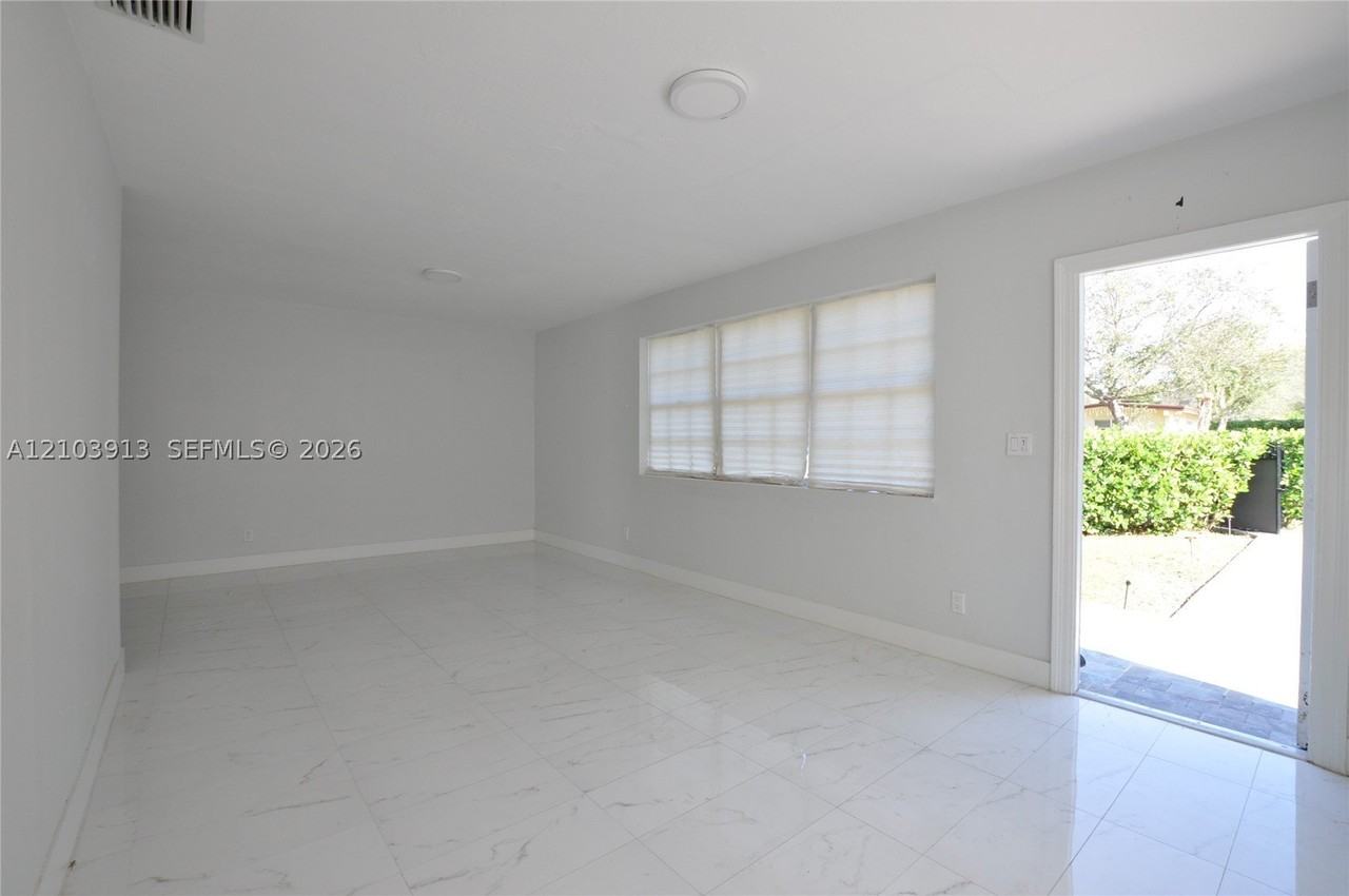 10504 Sw 77th Ct #10504 - Photo 2 of 15