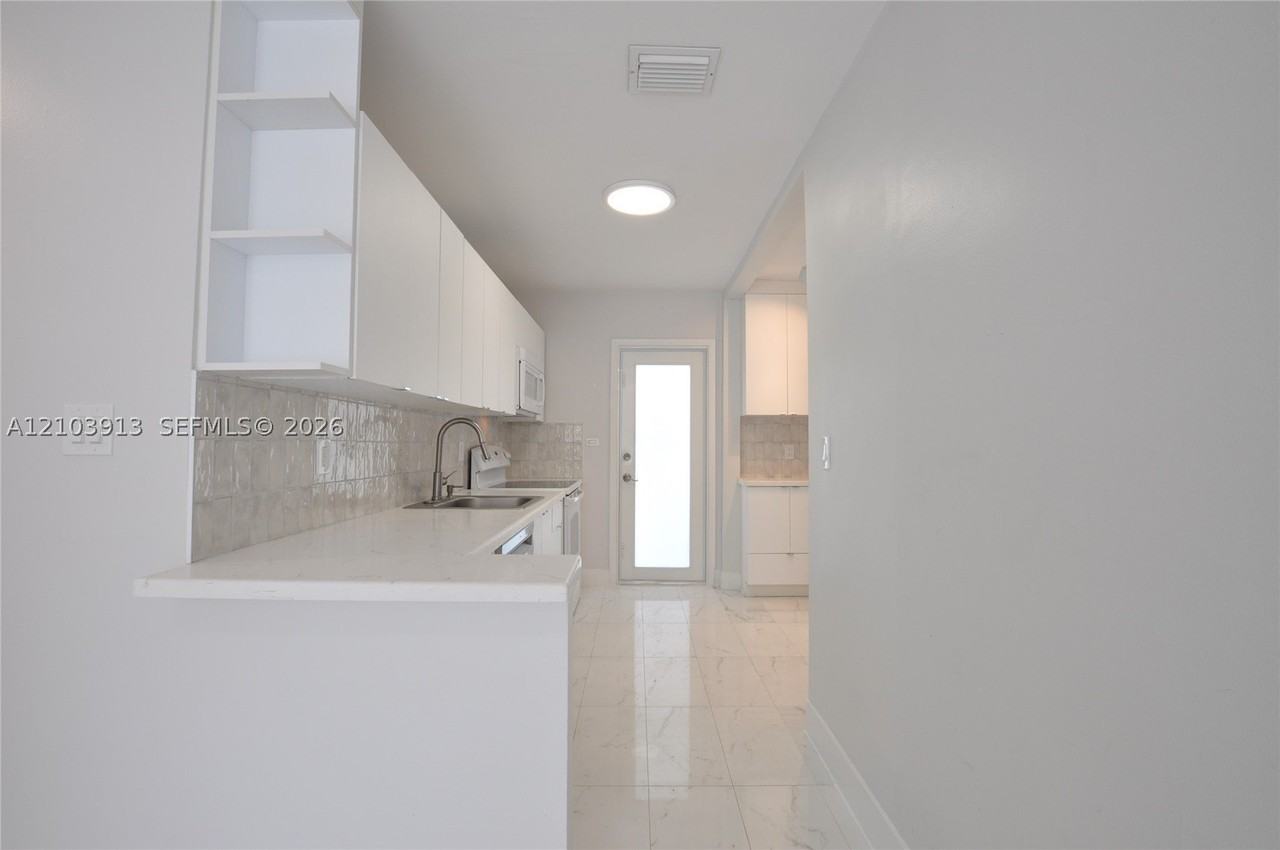 10504 Sw 77th Ct #10504 - Photo 5 of 15