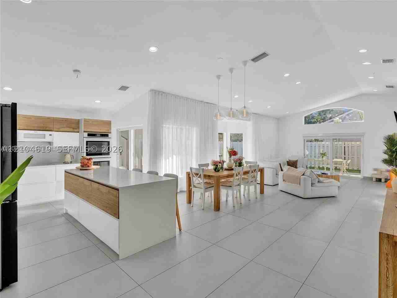 4807 Sw 34th Ave - Photo 3 of 26