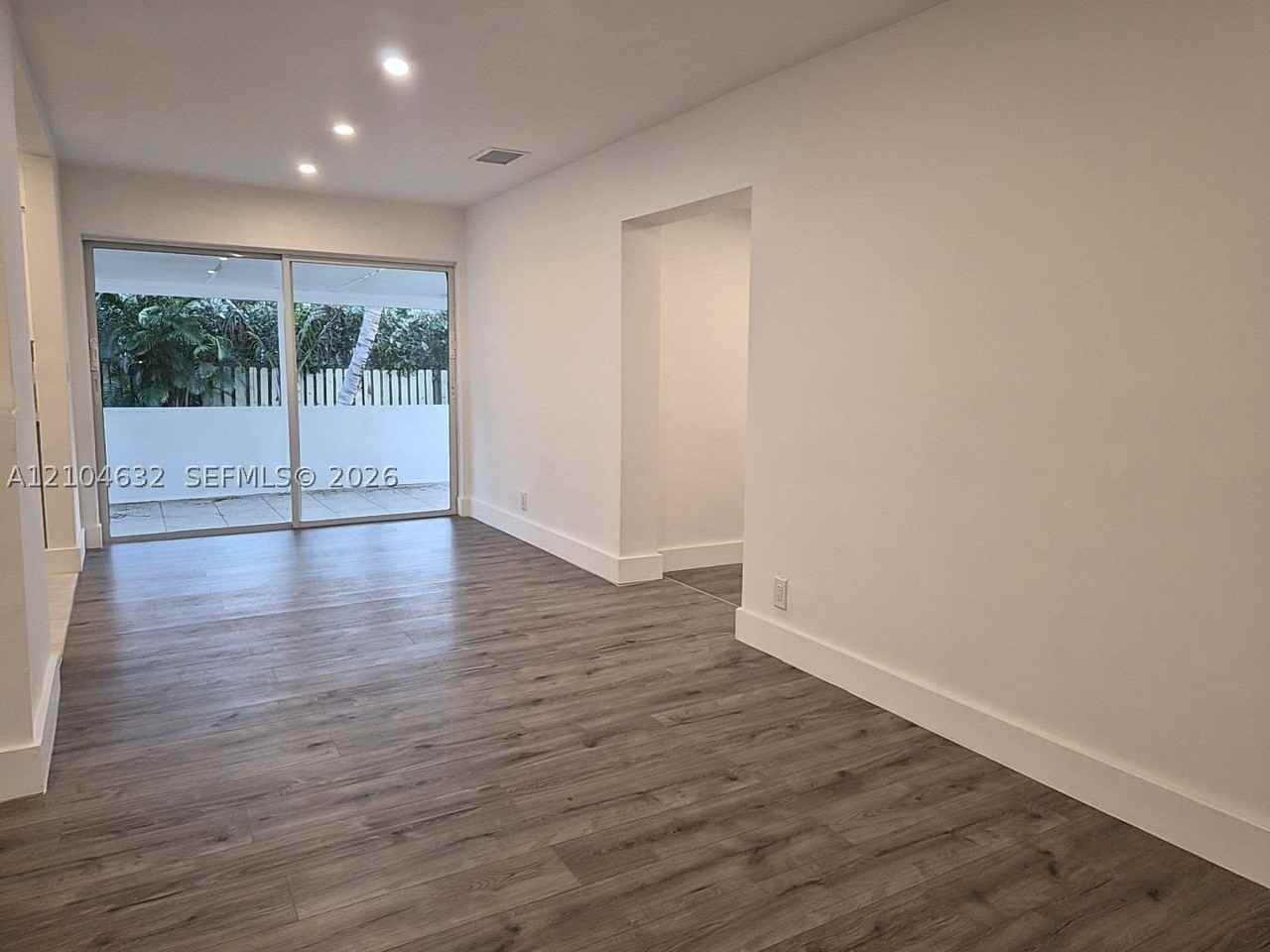 3038 Arthur St - Photo 5 of 35
