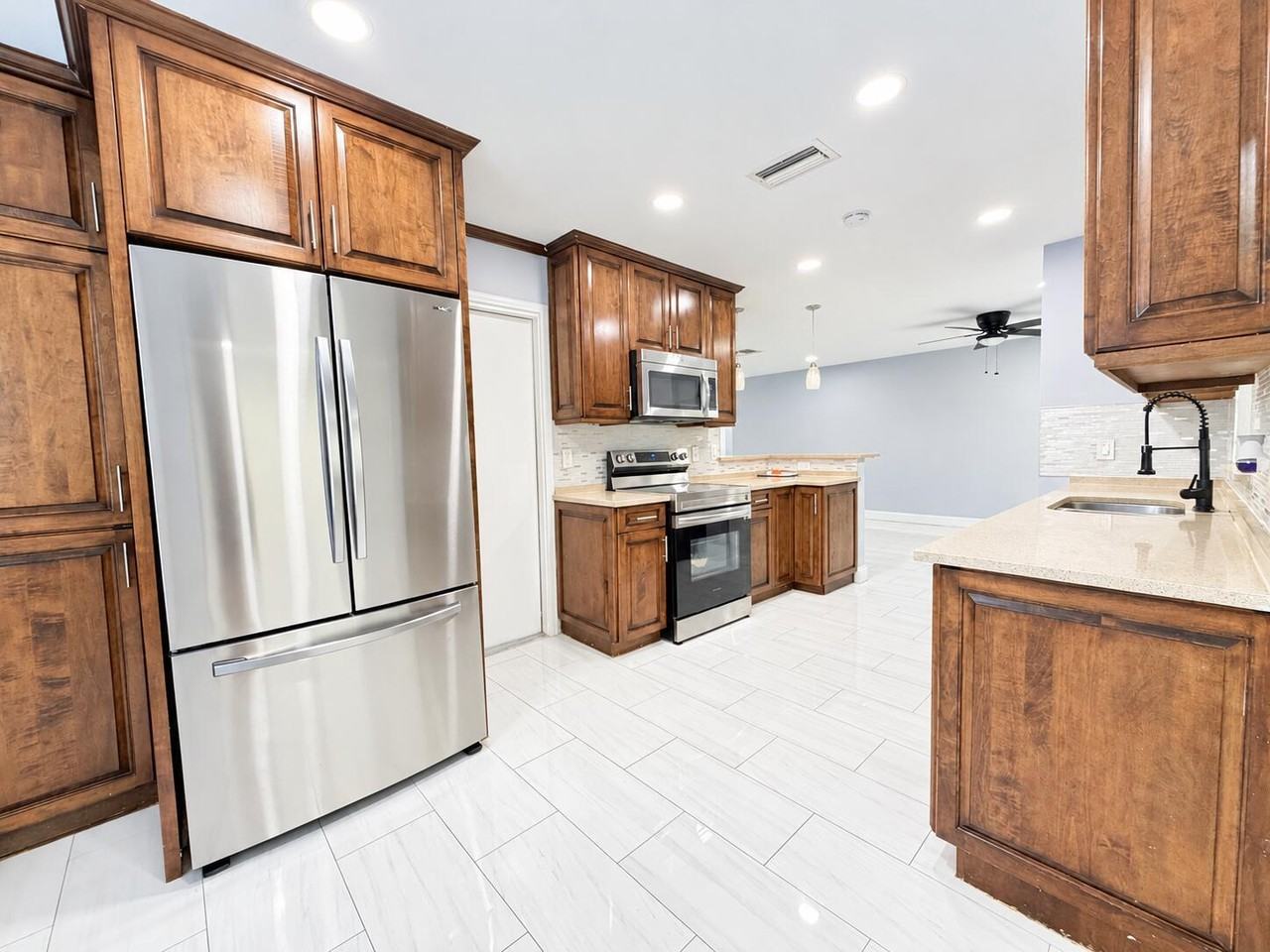 22199 Sw 59th Ave - Photo 4 of 8