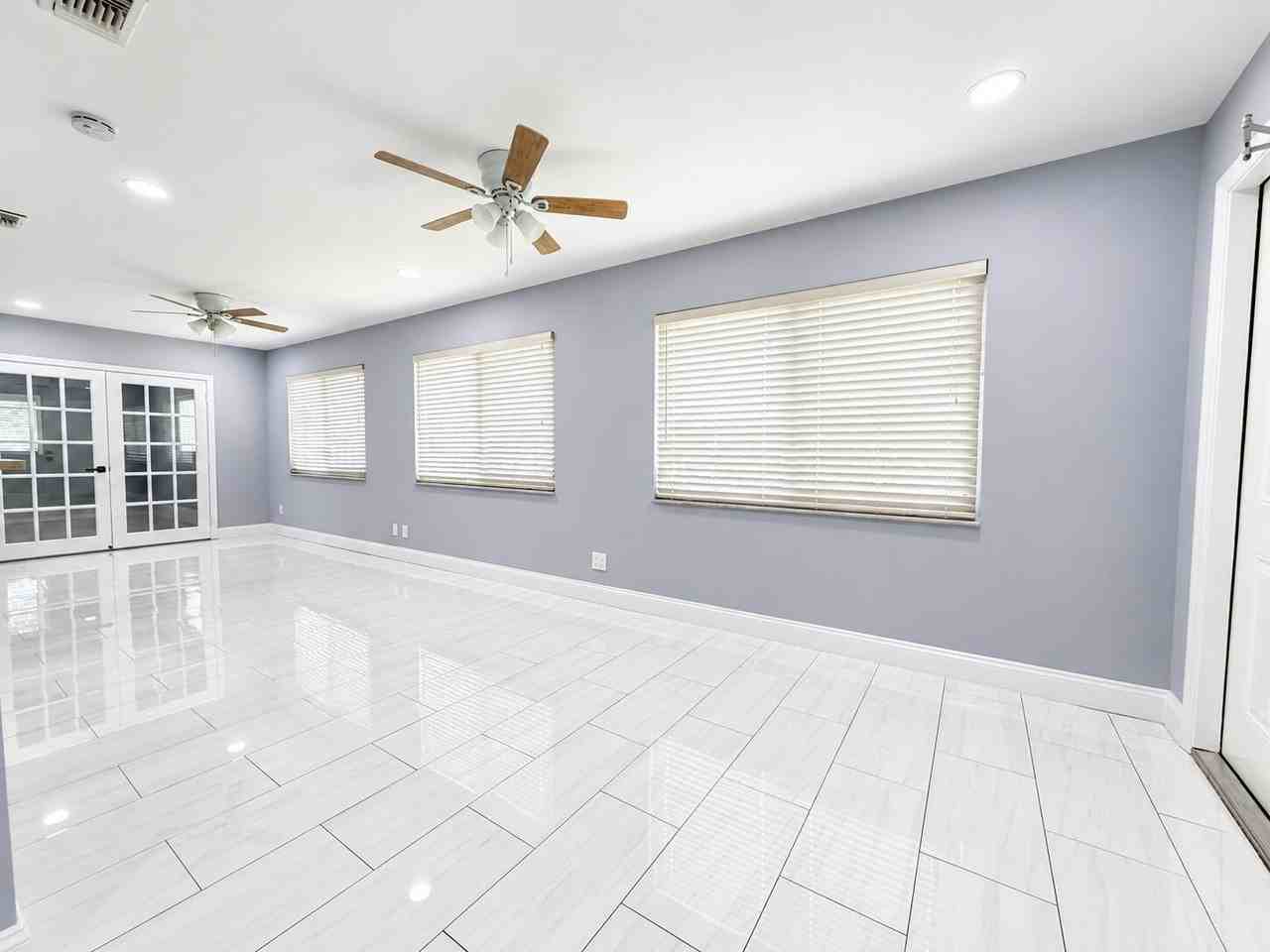 22199 Sw 59th Ave - Photo 5 of 8