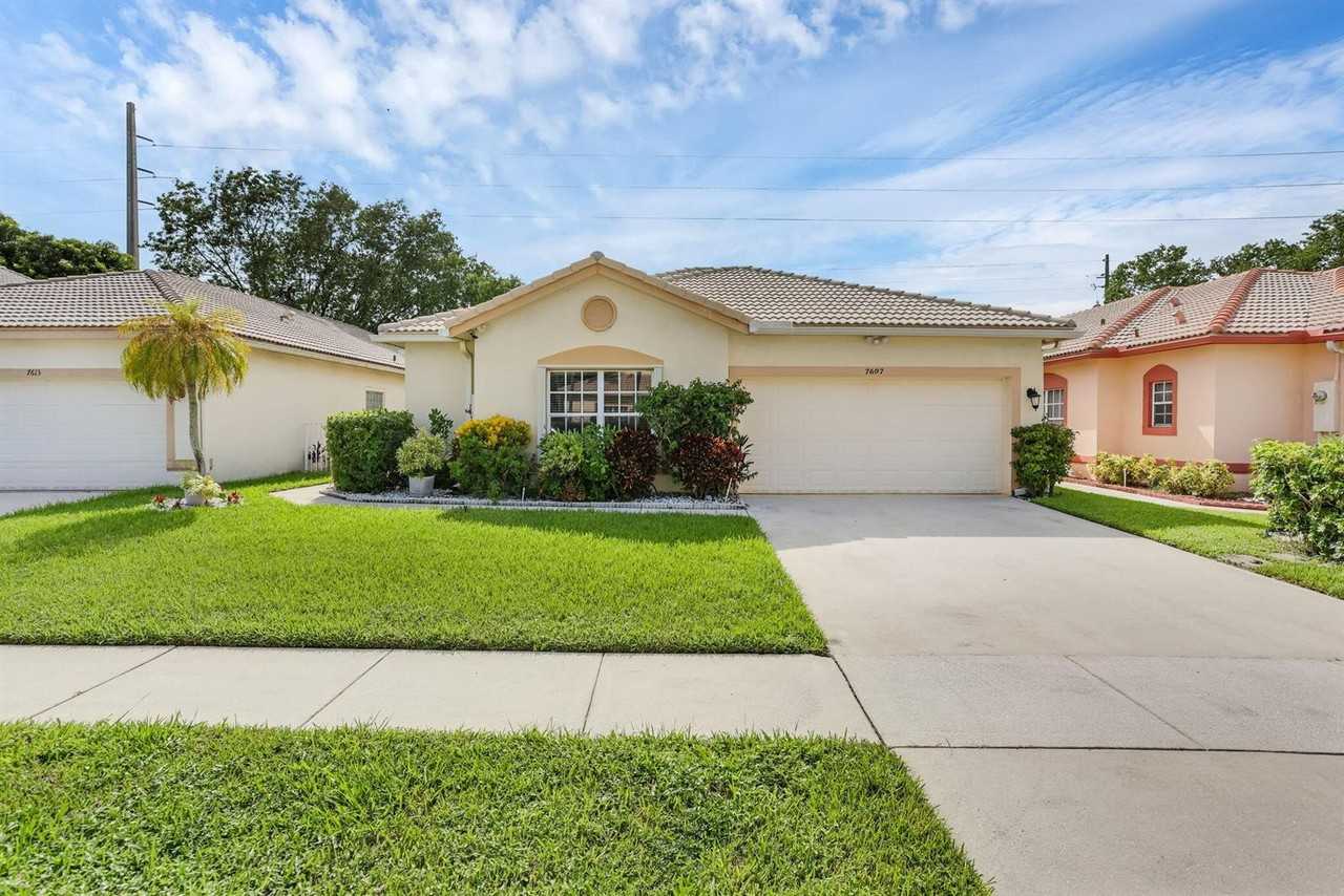 7607 Colony Lake Dr