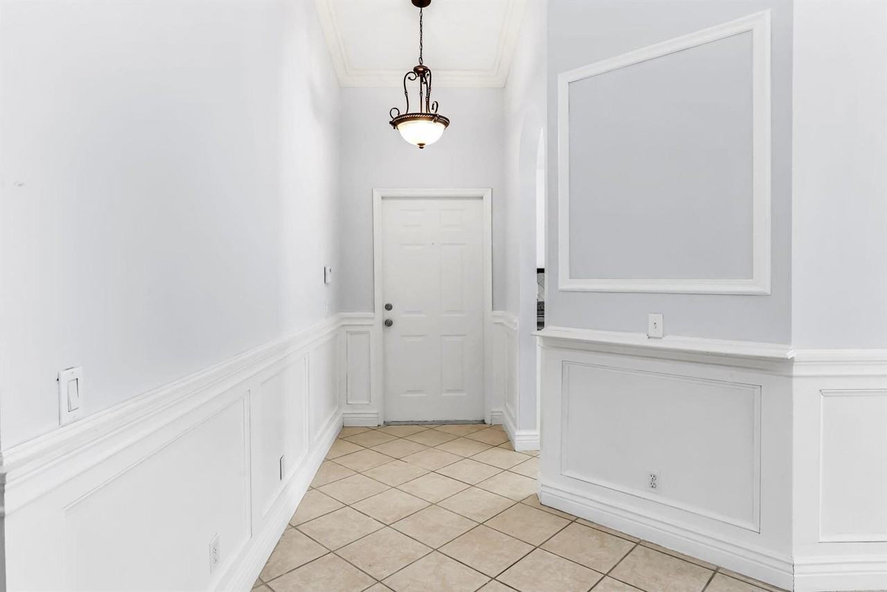 7607 Colony Lake Dr - Photo 2 of 8