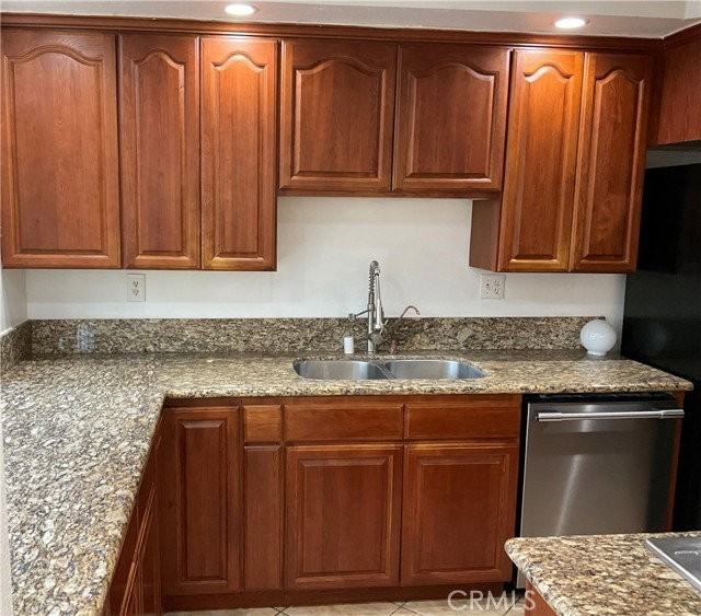 425 N Roni Ln - Photo 2 of 8