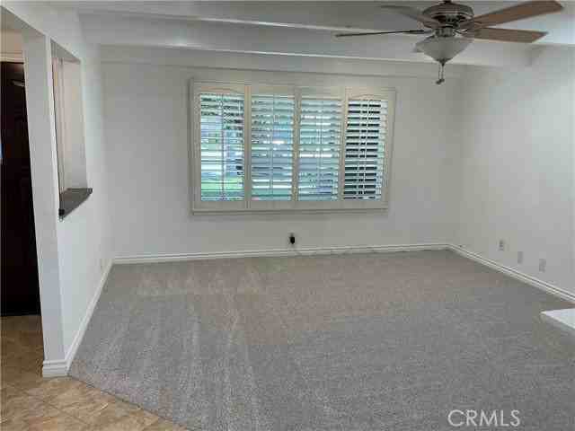 425 N Roni Ln - Photo 4 of 8