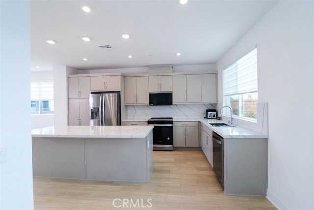 681 S Lyon St - Photo 6 of 8