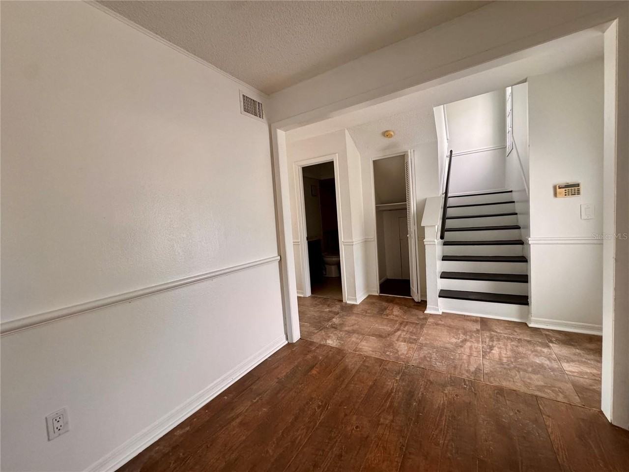 2618 Upsandown St - Photo 4 of 13