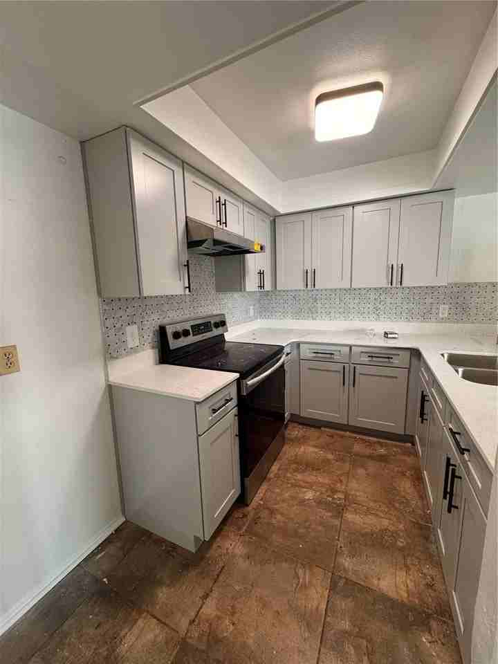 2618 Upsandown St - Photo 5 of 13