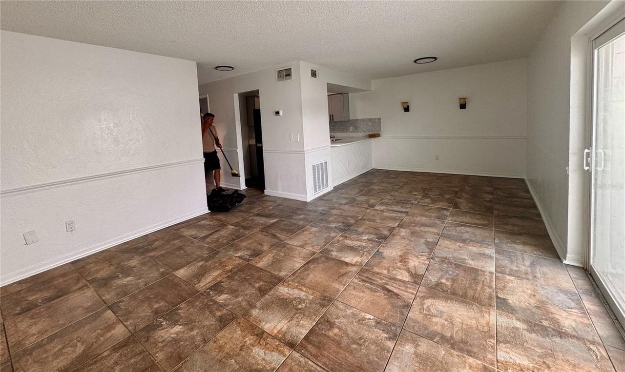 2618 Upsandown St - Photo 7 of 13