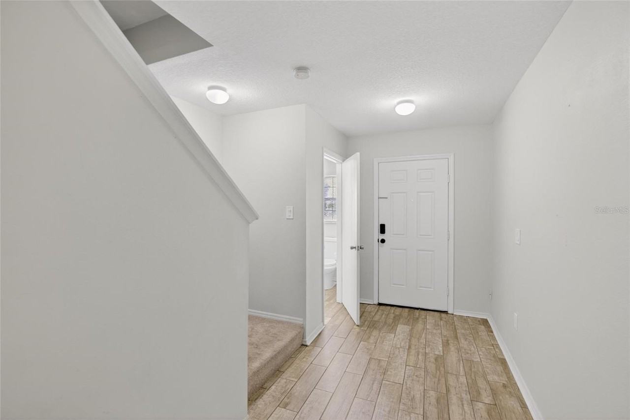 2605 Oleander Lakes Dr - Photo 4 of 50