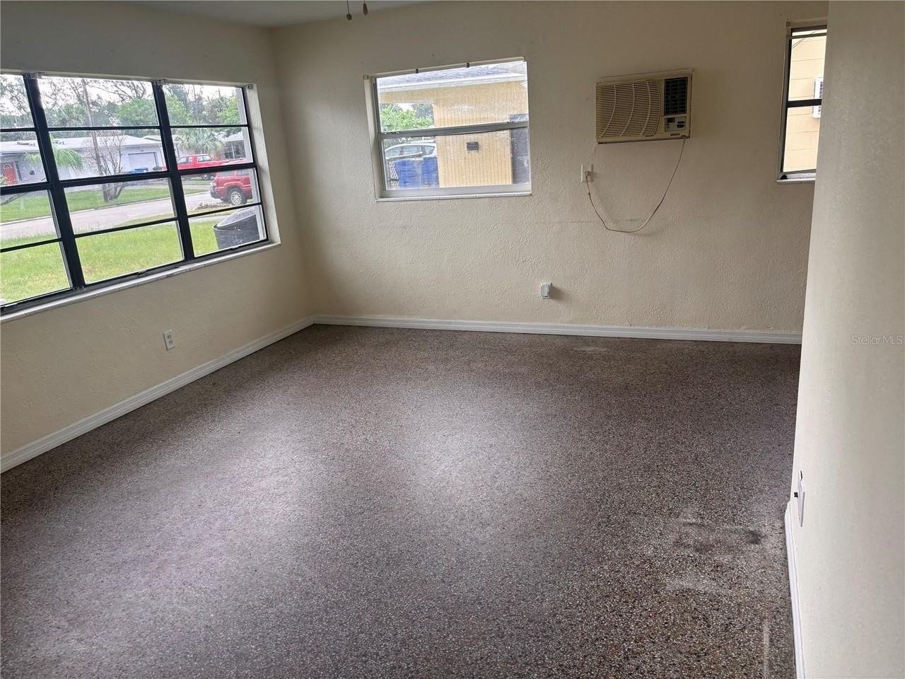 139 38th Ave Se - Photo 3 of 15