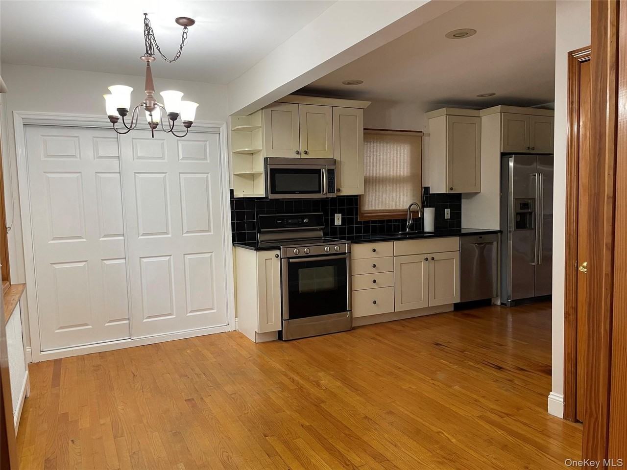 6 Dawes Ave - Photo 7 of 14