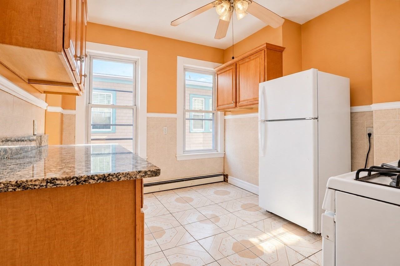 302 Columbia St #2 - Photo 6 of 9