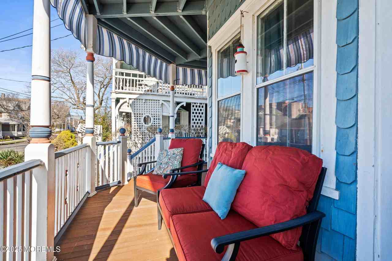 49 Franklin Ave - Photo 5 of 50