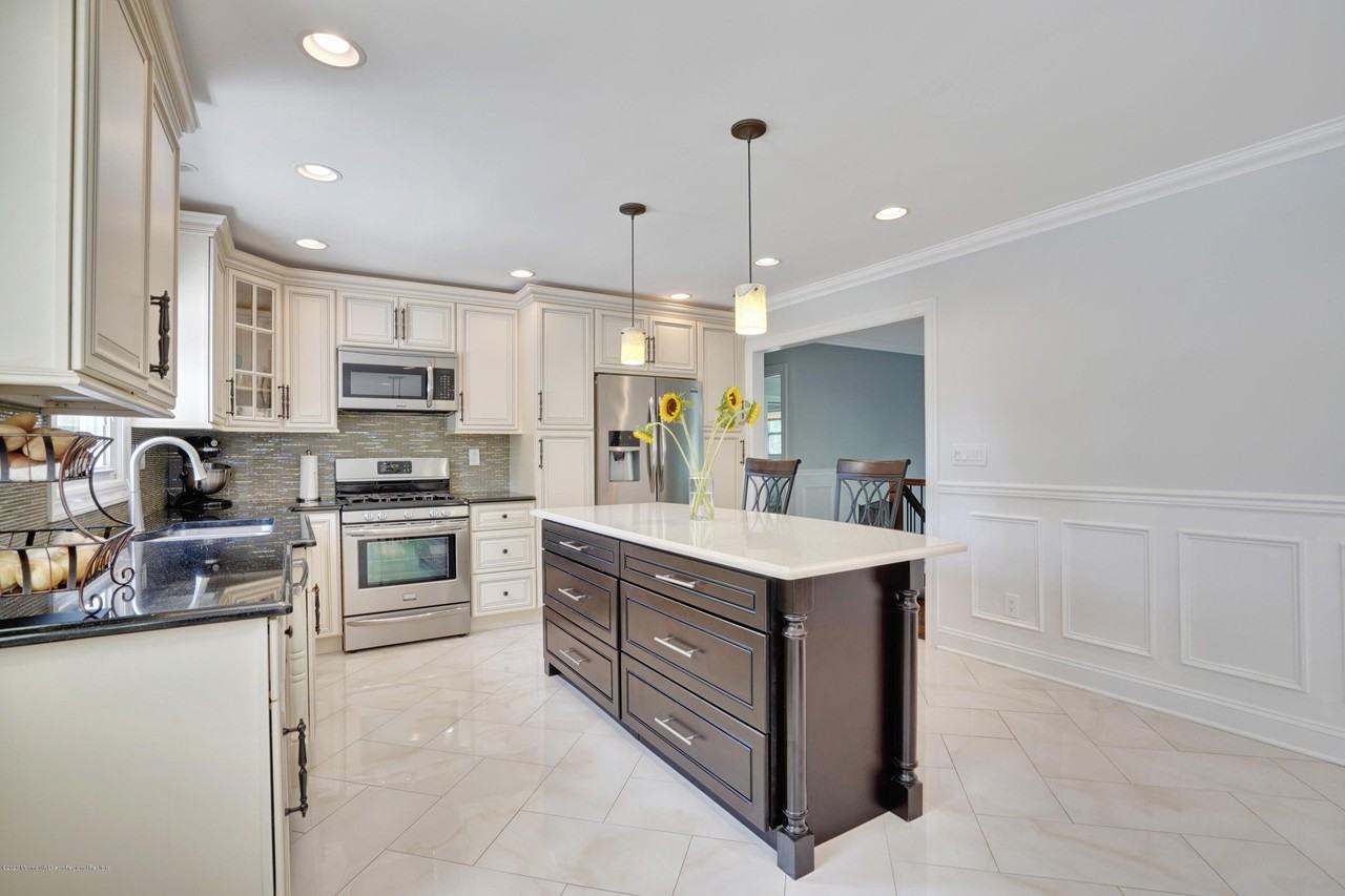 785 Norwood Ave - Photo 4 of 21