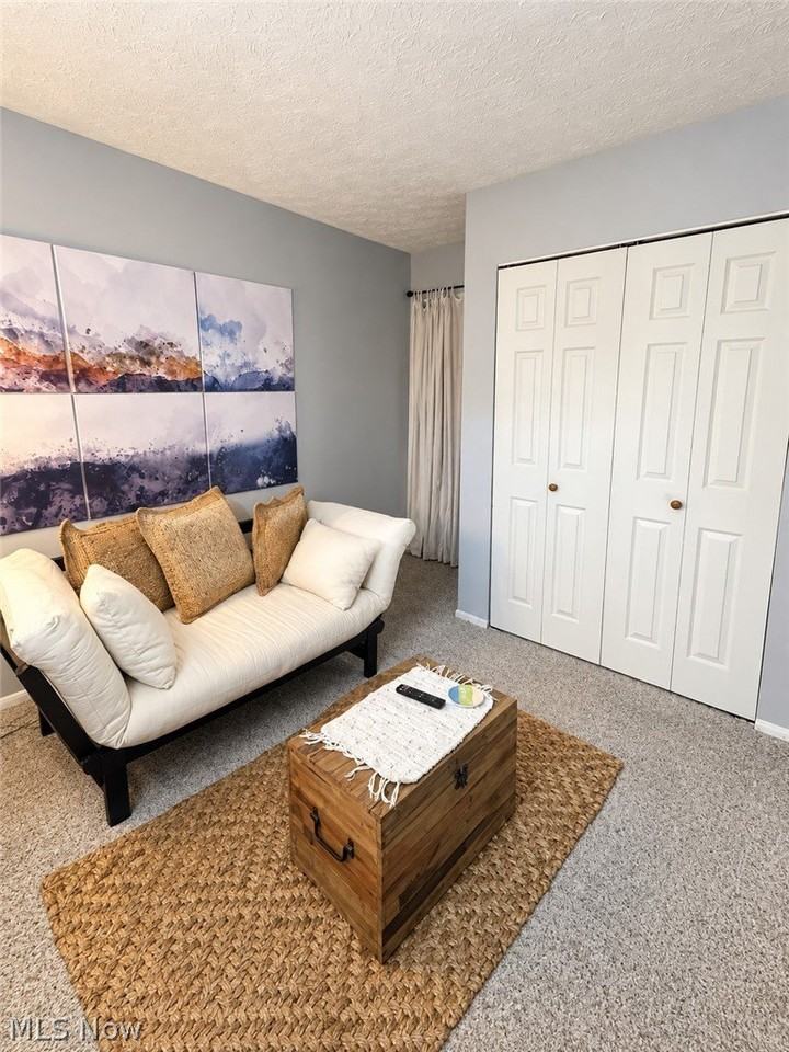 2048 Berger Ave - Photo 4 of 14