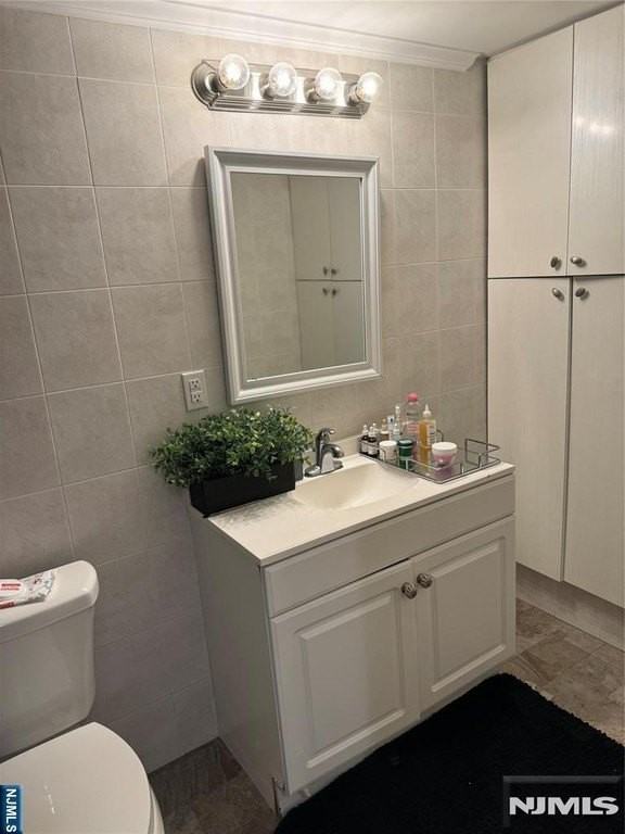 280 Sedore Ave #1 - Photo 7 of 13