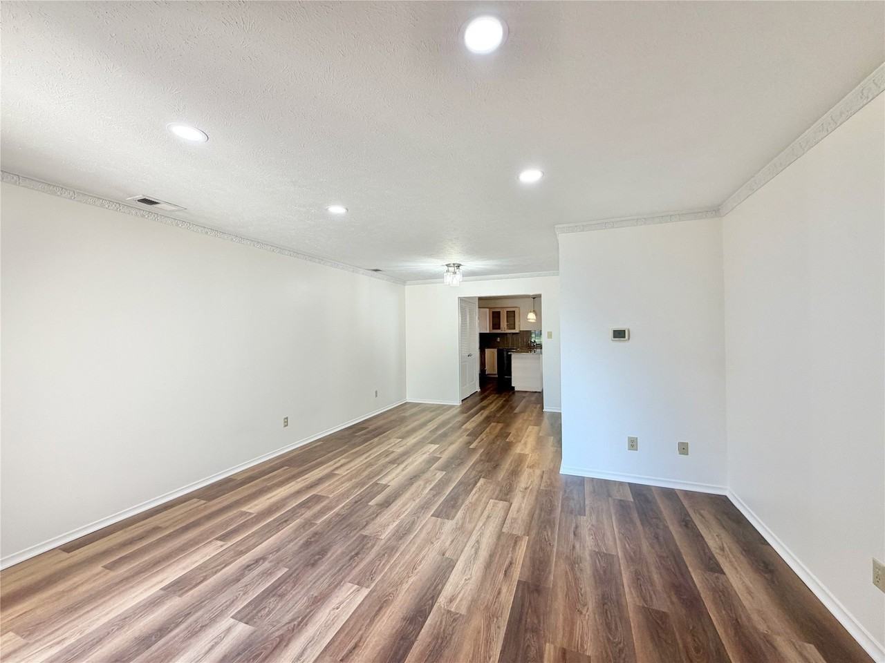 8405 Lullwater Dr - Photo 3 of 20