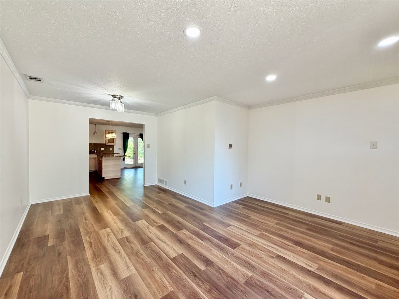 8405 Lullwater Dr - Photo 4 of 20