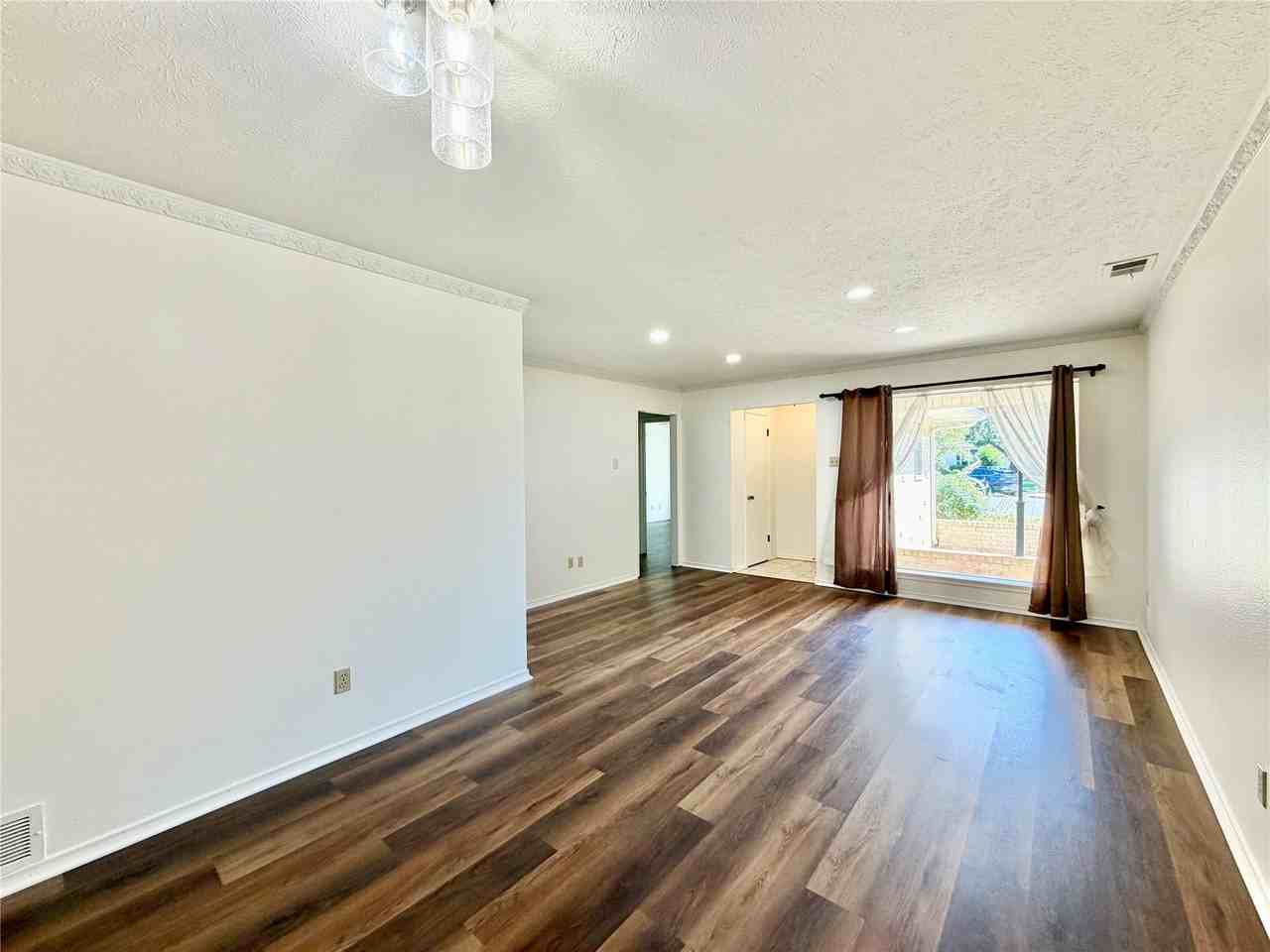 8405 Lullwater Dr - Photo 5 of 20