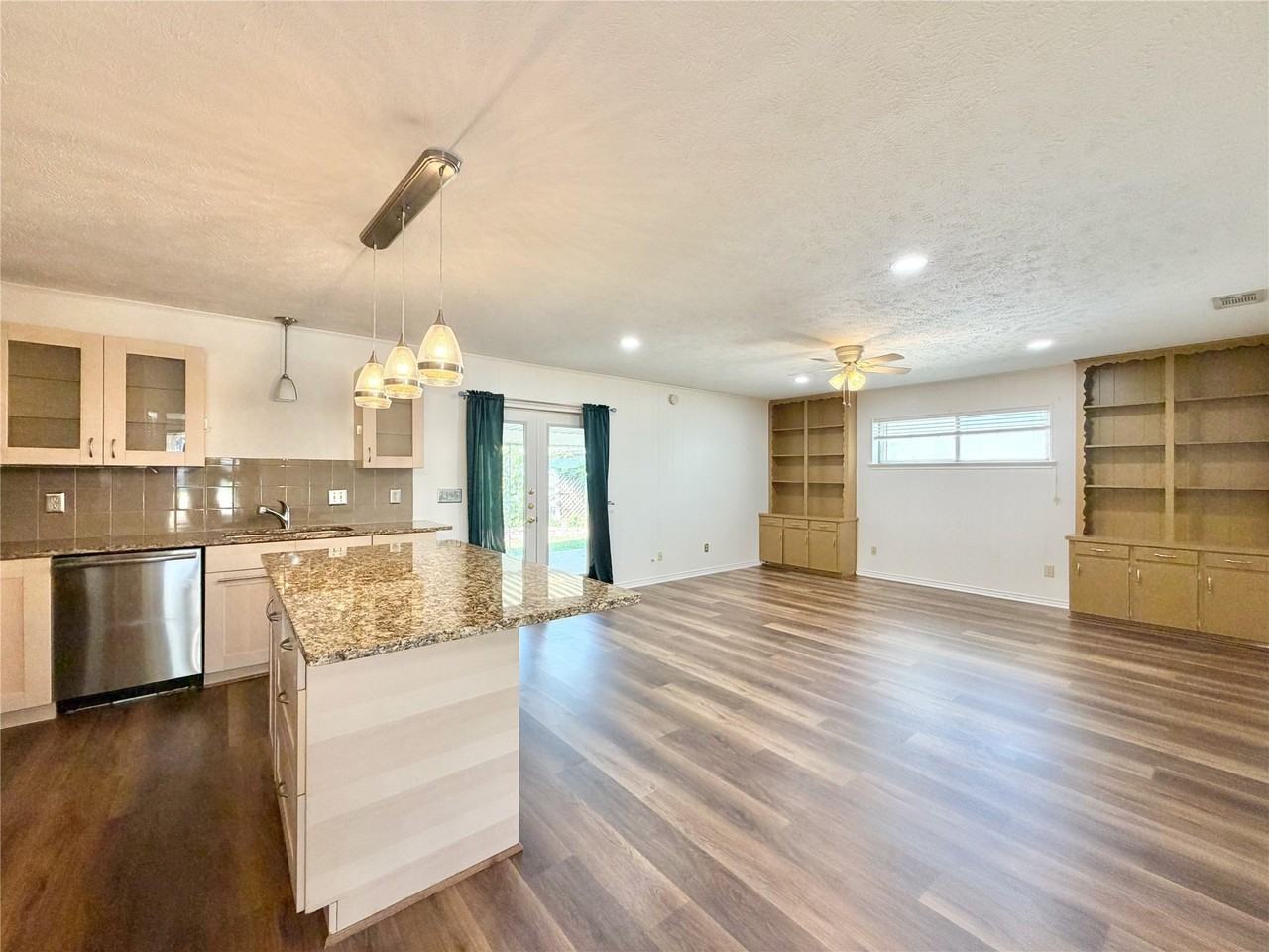8405 Lullwater Dr - Photo 6 of 20
