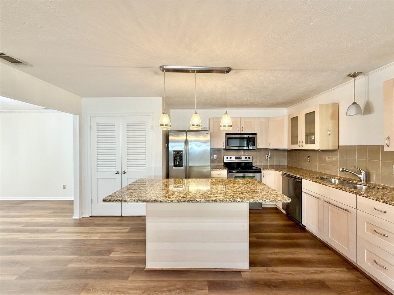 8405 Lullwater Dr - Photo 7 of 20