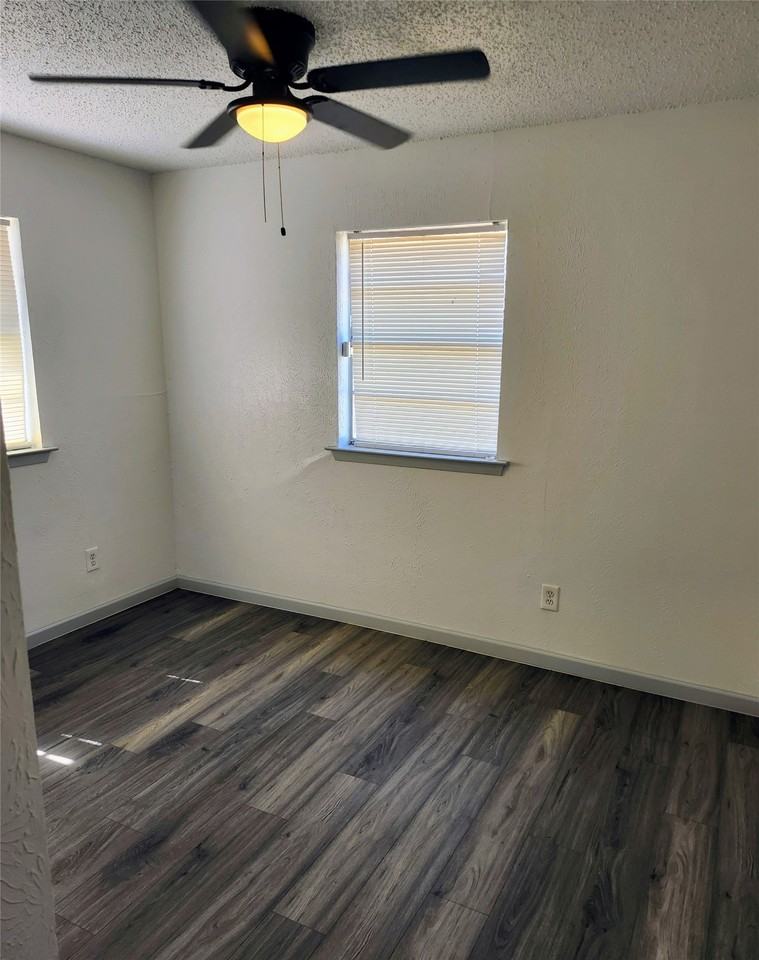 3712 Saint Louis Ave - Photo 5 of 14