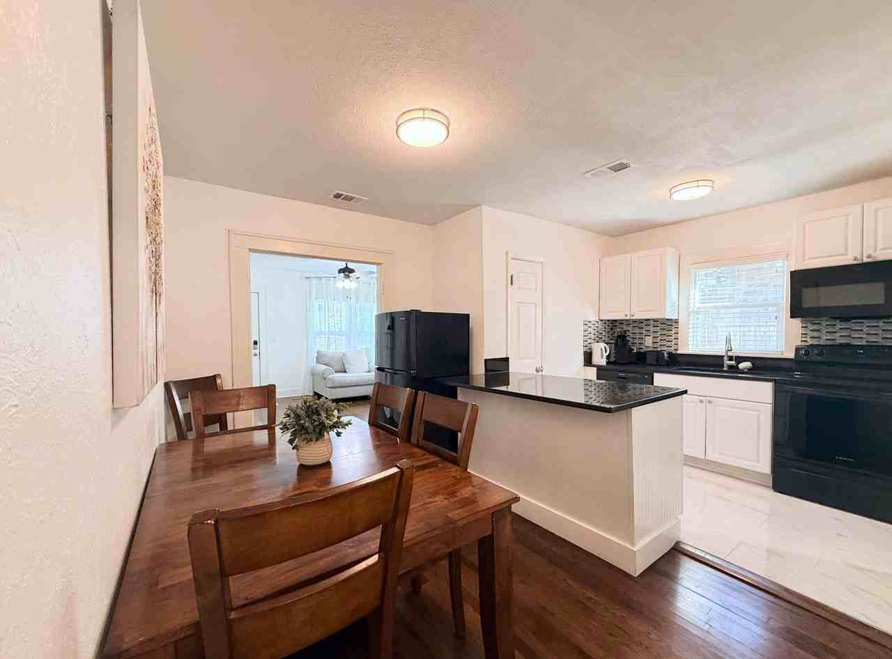 3114 Frazier Ave - Photo 4 of 14
