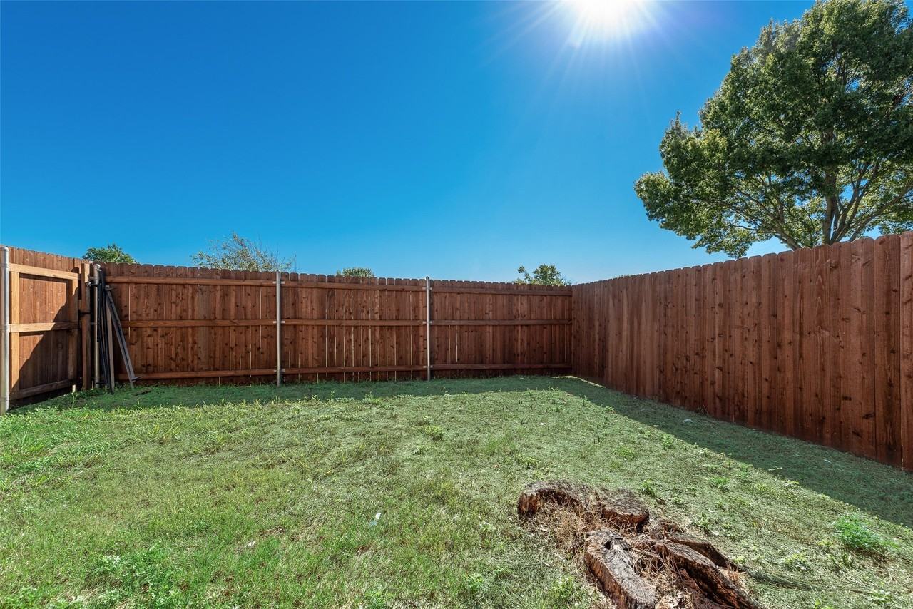 914 Wentwood Dr - Photo 3 of 22