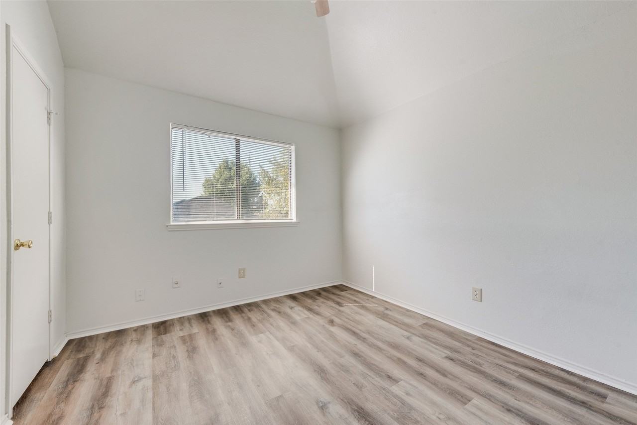 914 Wentwood Dr - Photo 4 of 22