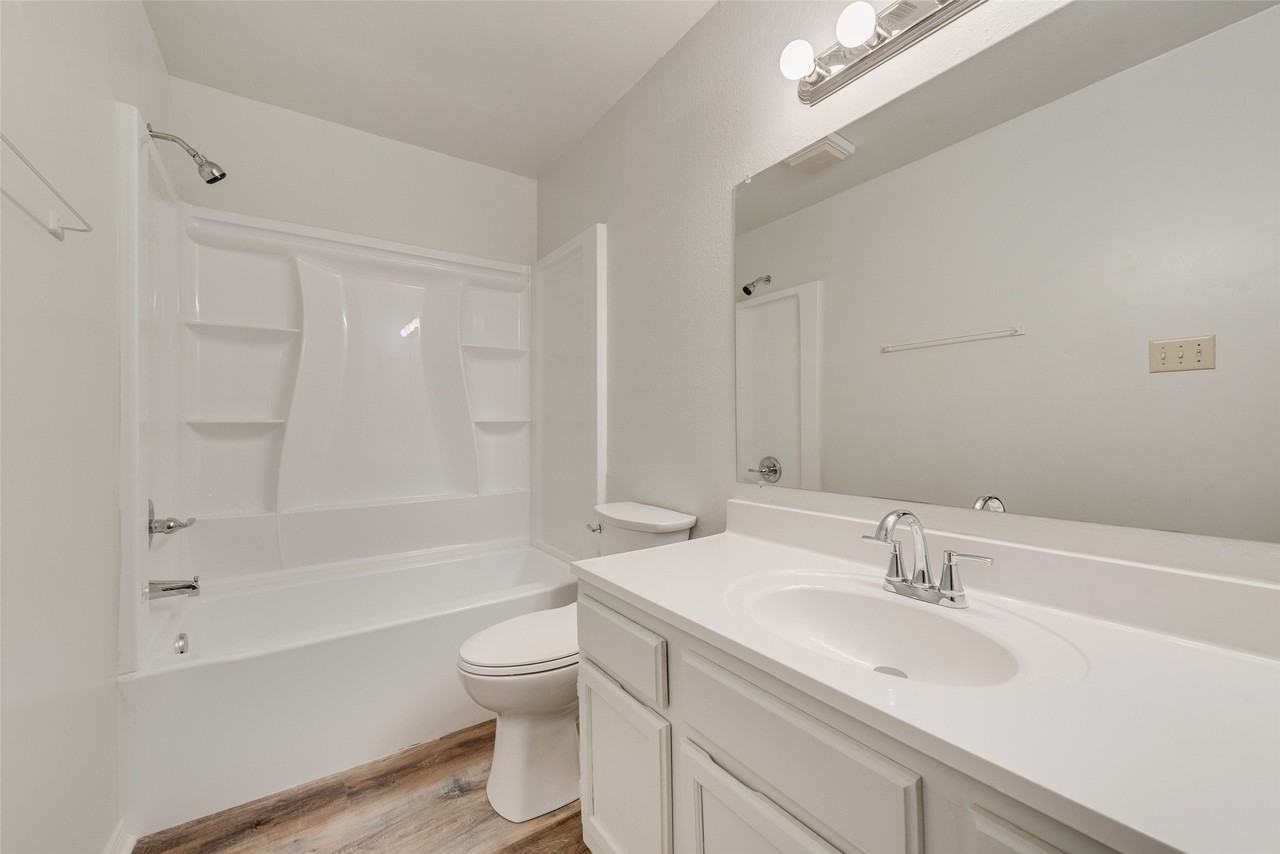 914 Wentwood Dr - Photo 5 of 22