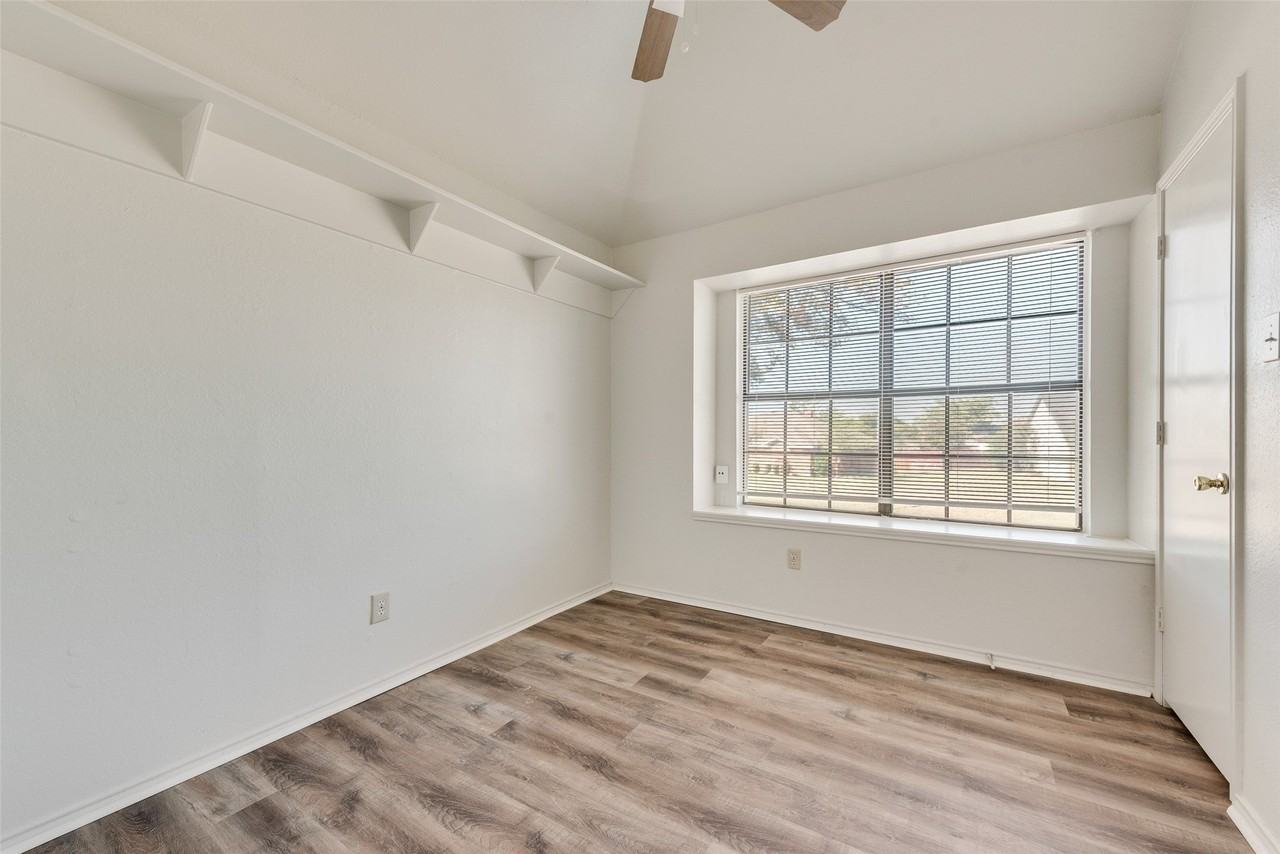 914 Wentwood Dr - Photo 6 of 22