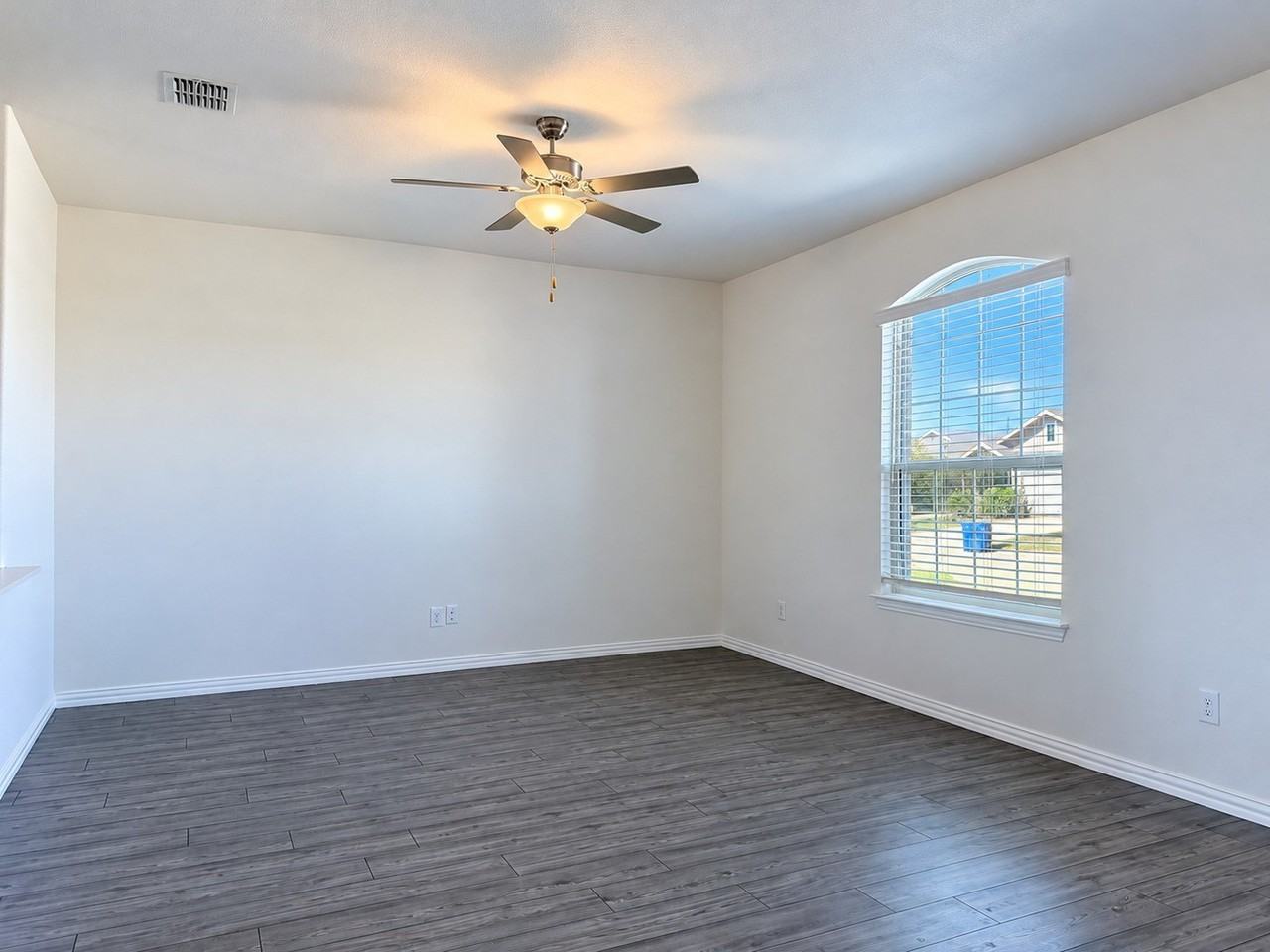 5608 Elwood Dr - Photo 3 of 22