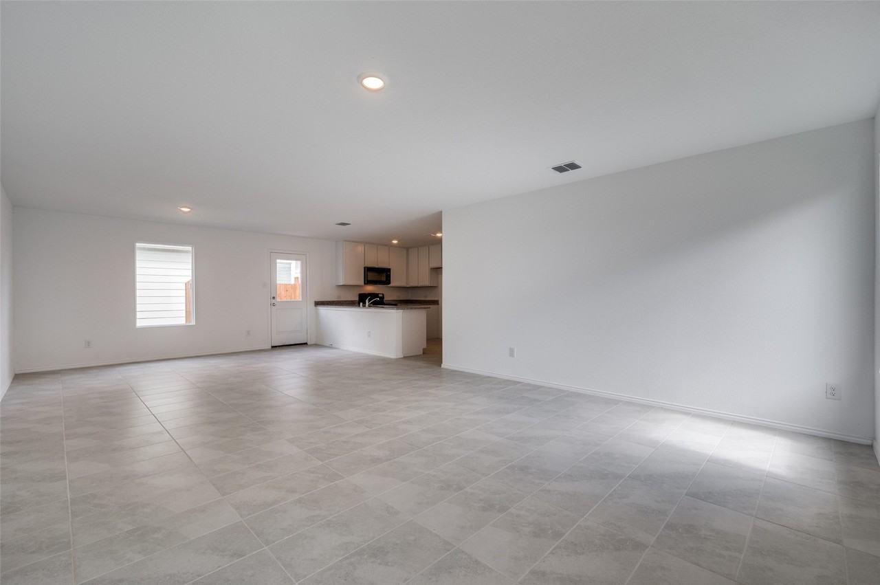 3700 Bluebird Ln - Photo 4 of 35