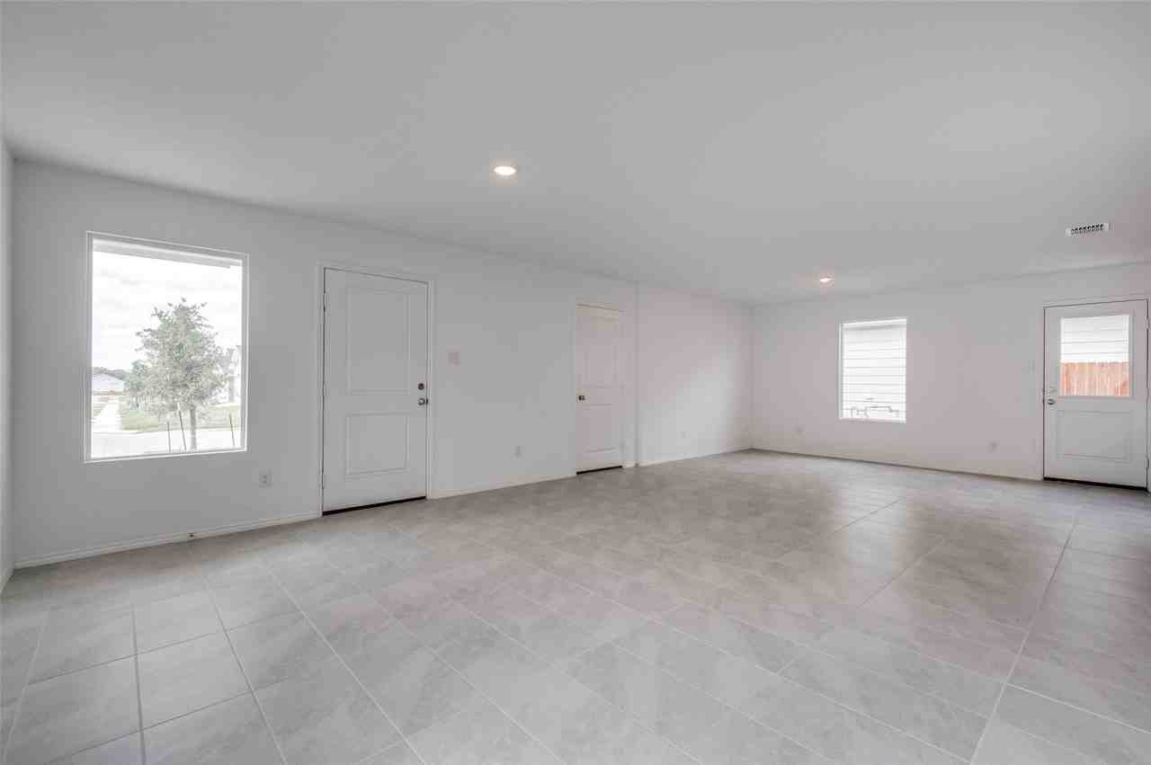 3700 Bluebird Ln - Photo 5 of 35