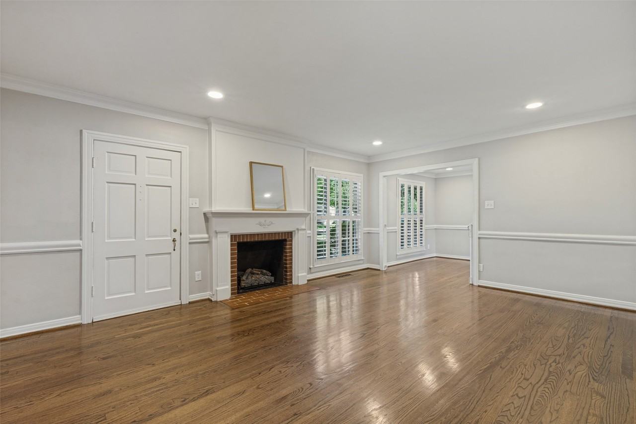 4329 Greenbrier Dr - Photo 2 of 12