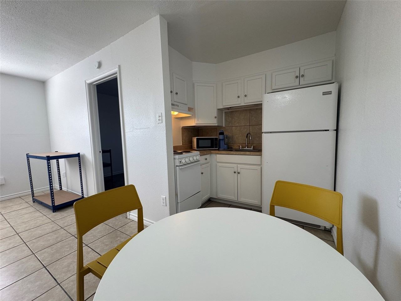 1415 Sewell St #2 - Photo 4 of 9