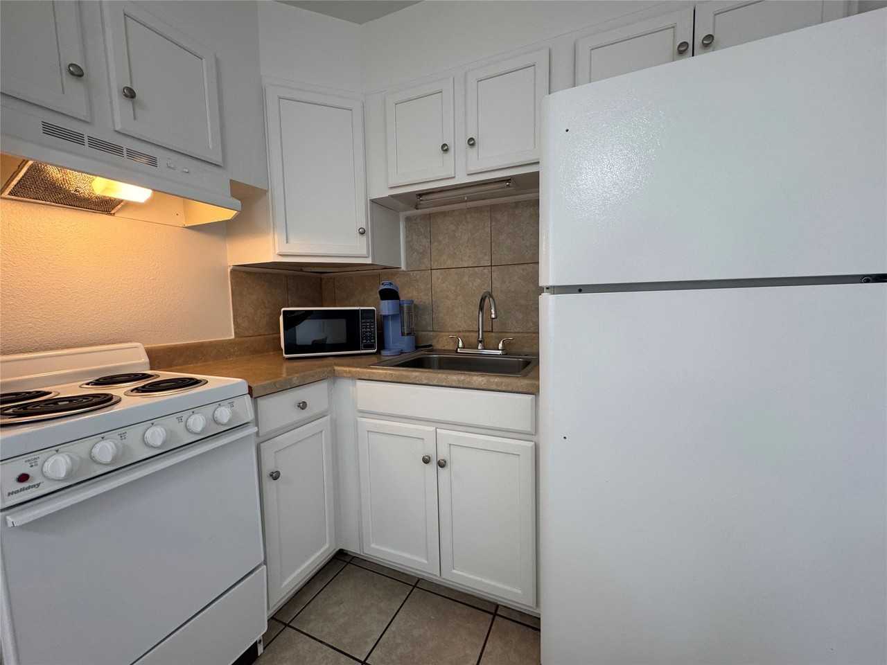 1415 Sewell St #19 - Photo 5 of 9