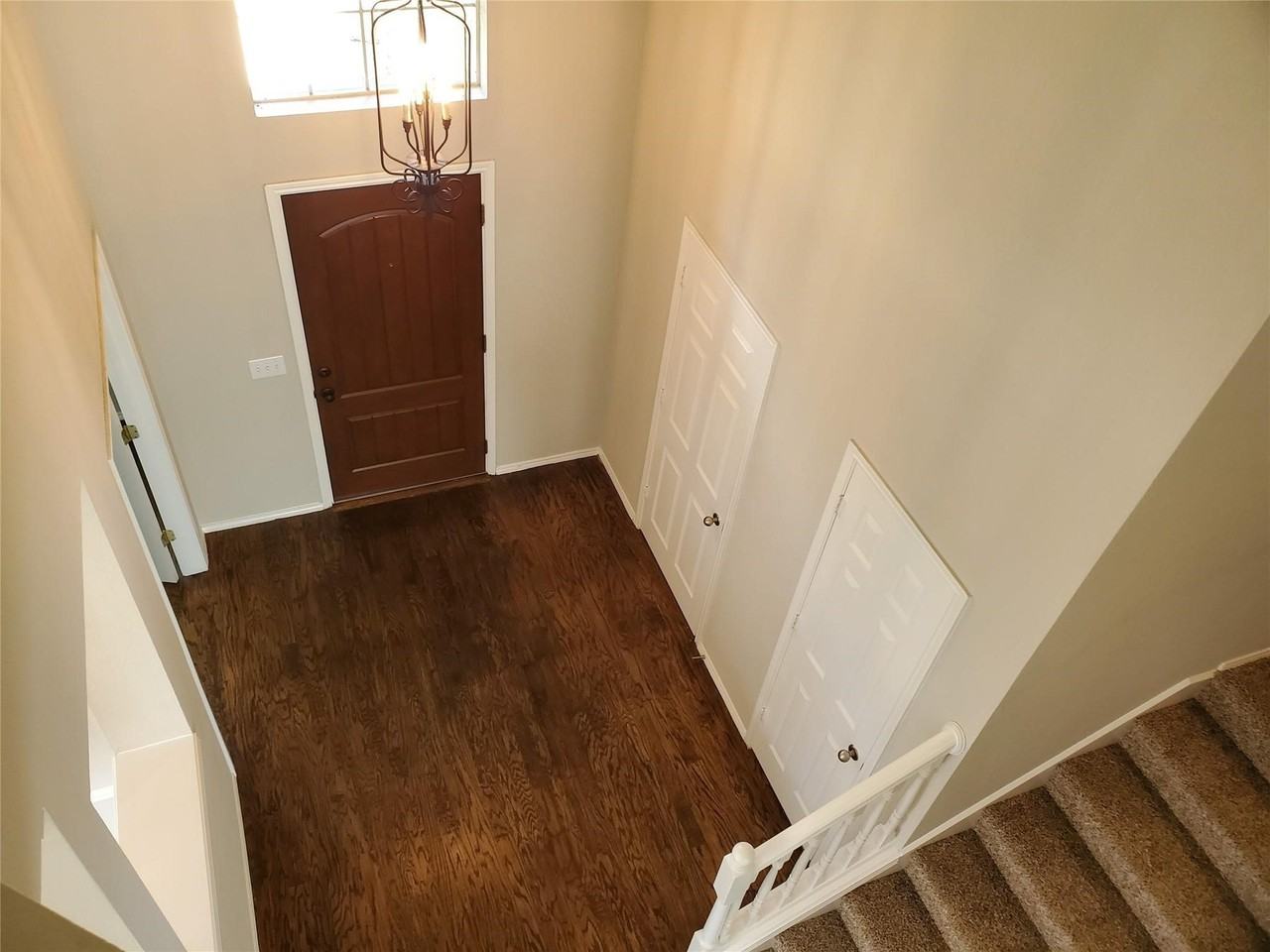 2077 Sleepy Hollow Trl - Photo 2 of 20