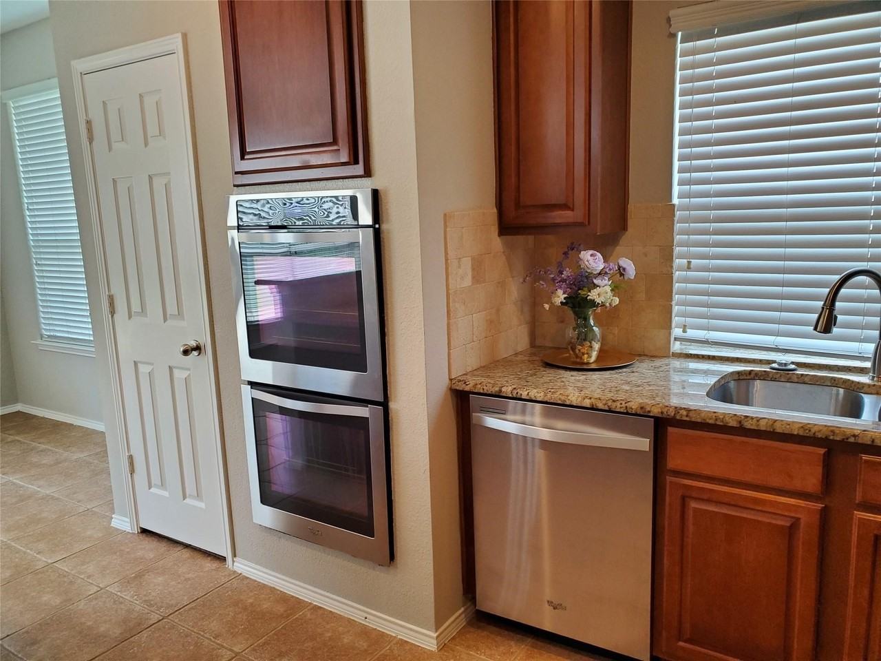 2077 Sleepy Hollow Trl - Photo 3 of 20