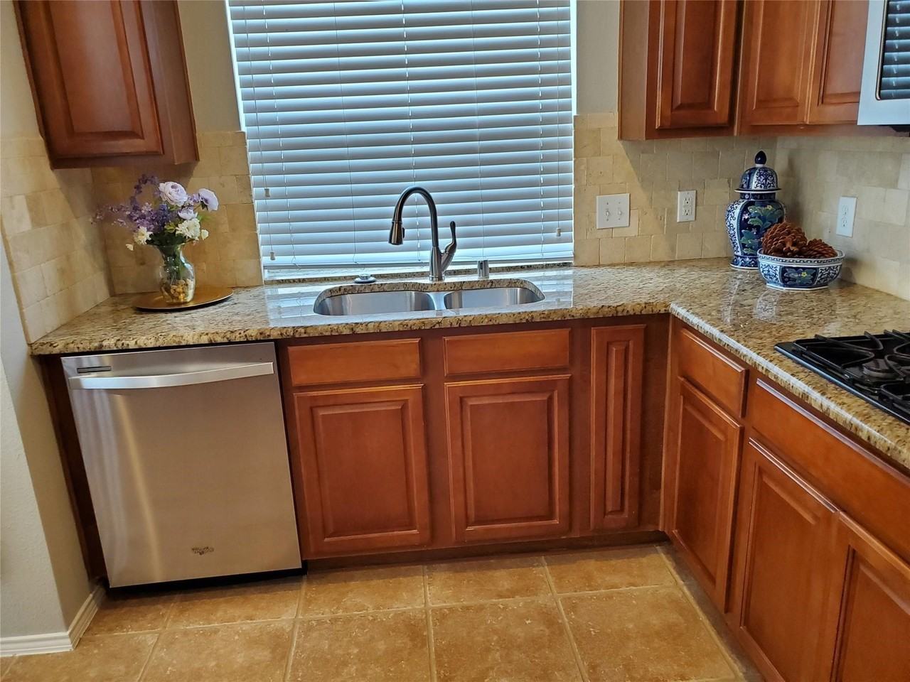 2077 Sleepy Hollow Trl - Photo 4 of 20